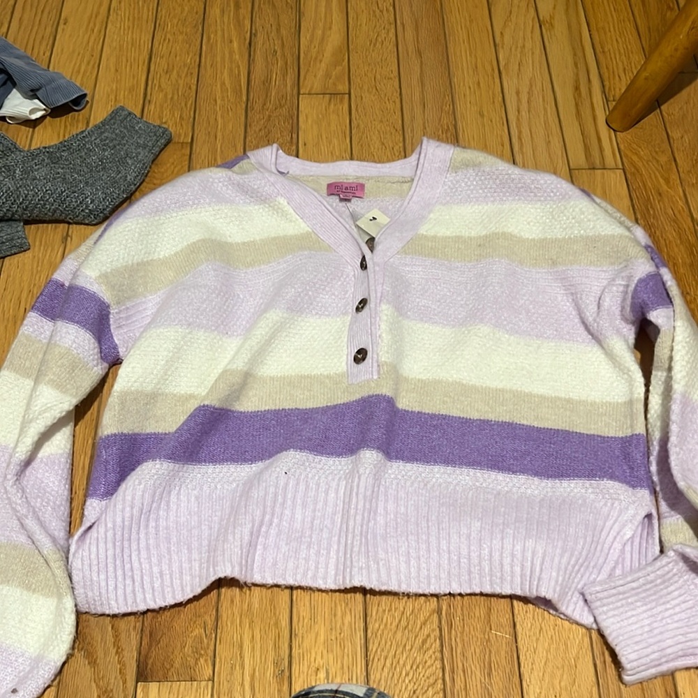Francesca’s sweater size small